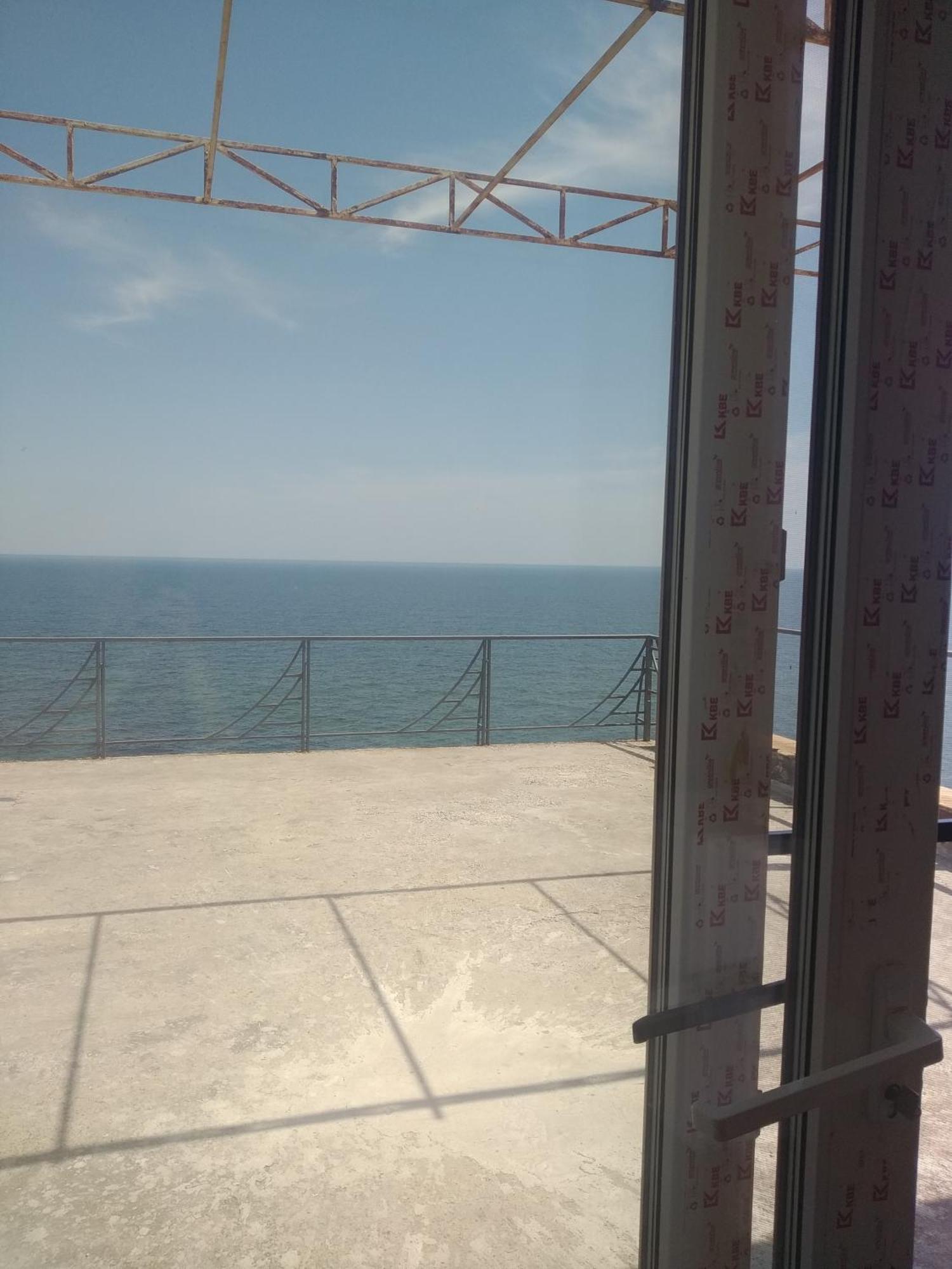 Аппартаменты студия первая линия у моря в Совиньоне Одесса Номер фото
